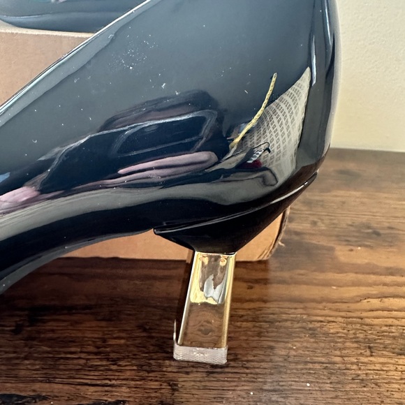 NEW! Size 40 women’s black patent leather pumps with gold and clear heel - Picture 15 of 15